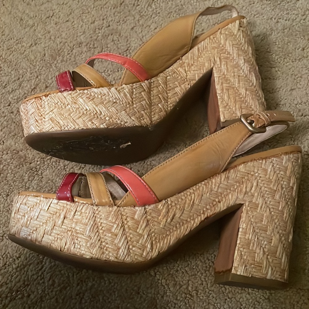 Prada platform open toe tan patent sandals - Picture 2 of 3